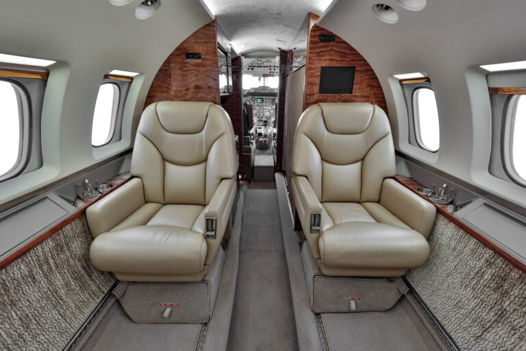 Hawker N337WR-10