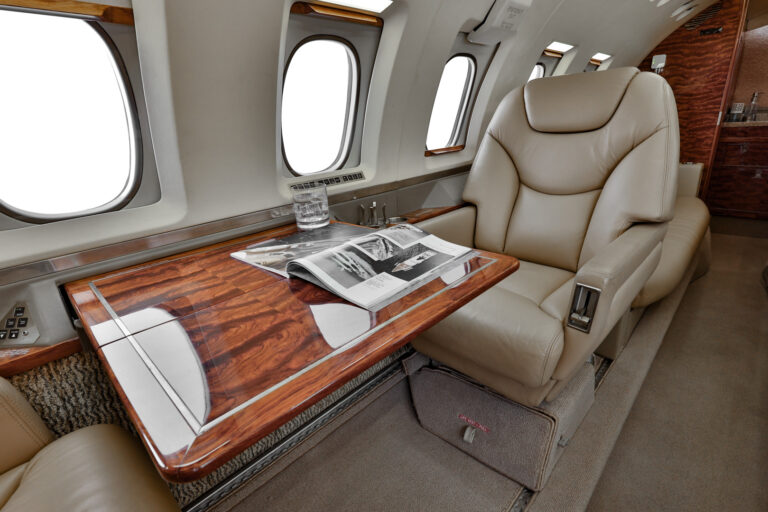 Hawker N337WR-17