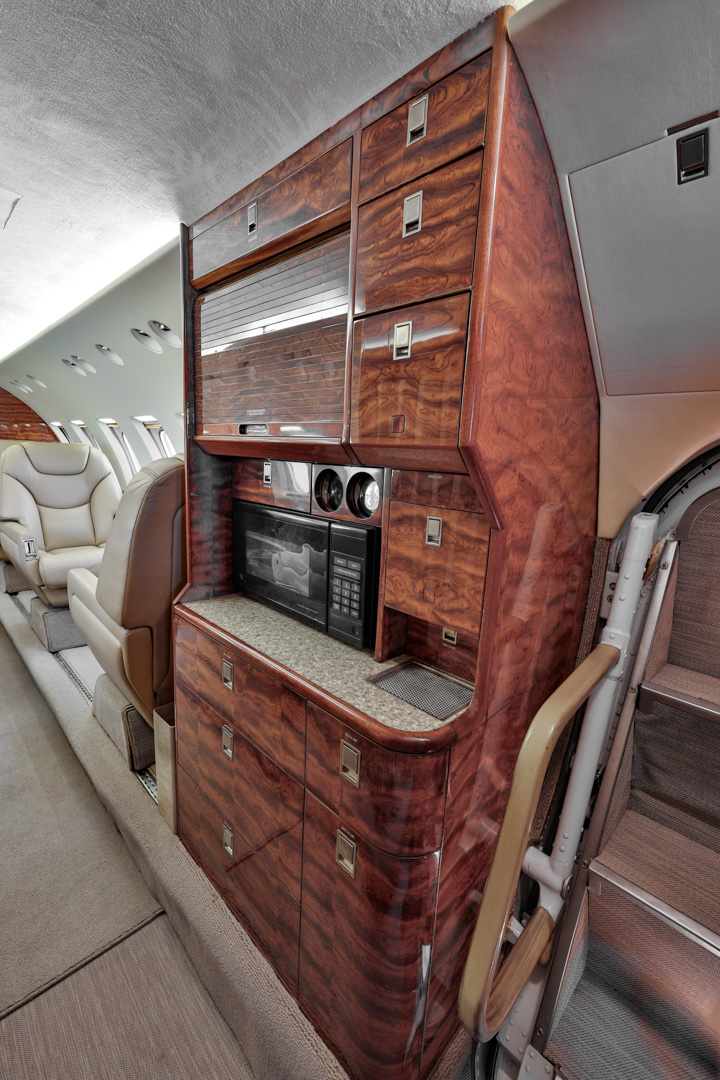 Hawker N337WR-23