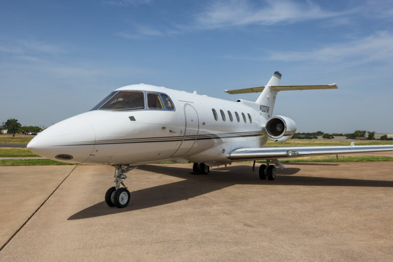 Hawker N337WR-33