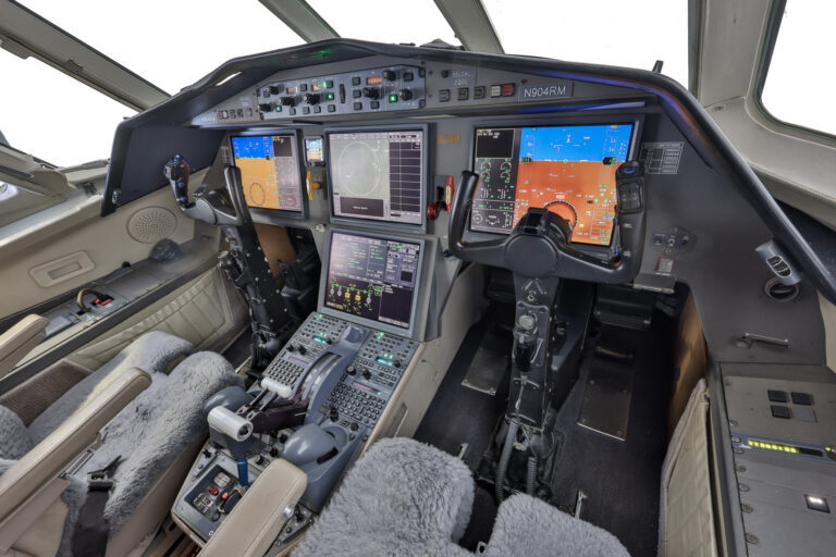 DA2000, N904RM-21